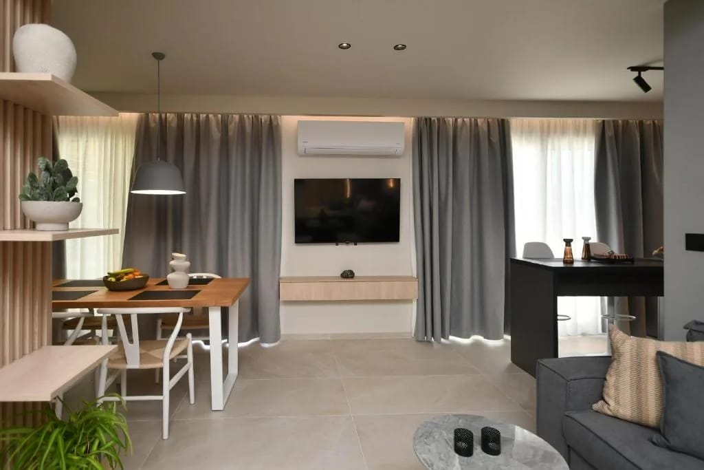 Holi Top living and dining area